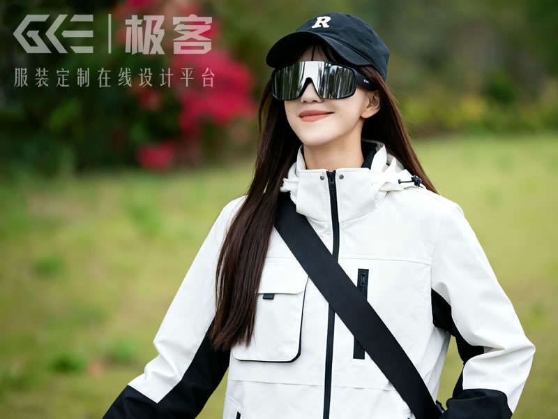 夹克定制厂家告诉你：宽松夹克外套，下装搭配显好看的法则